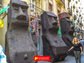Фотоотчёт: Улица Ллибертат (carrer Llibertat) Рапа Нуй (Rapa Nui) - Феста Майор де Грасиа 2023 (Festa Major de Gràcia 2023)