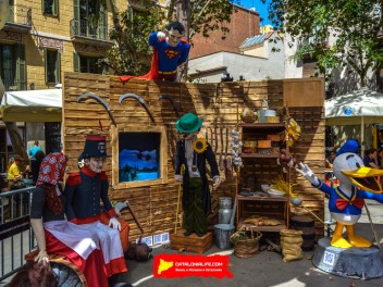 Фотоотчёт: Пласа де ла Вила (Plaça de la Vila) Любая ночь - солнечная (Qualsevol nit pot sortir el sol) - Феста Майор де Грасиа 2023 (Festa Major de Gràcia 2023)
