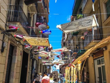 Фотоотчёт: Улица Ллибертат (carrer Llibertat) Рапа Нуй (Rapa Nui) - Феста Майор де Грасиа 2023 (Festa Major de Gràcia 2023)