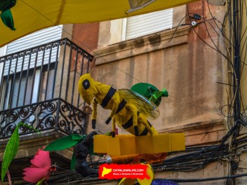 Фотоотчёт: Улица Периль (carrer Perill) Наука о насекомых (Insectes en Perill) - Феста Майор де Грасиа 2023 (Festa Major de Gràcia 2023)