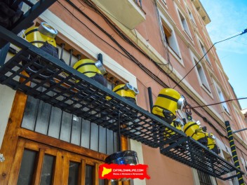Фотоотчёт: Улица Ллуис Вивес (carrer Lluís Vives) Миньоны (Minions) - Феста Майор де Грасиа 2023 (Festa Major de Gràcia 2023)