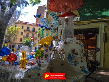 Фотоотчёт: Улица Хоан Бланкес де Байш де Тот (carrer Joan Blanques de Baix de Tot) Грибные головные уборы (Tocats del bolet) - Феста Майор де Грасиа 2023 (Festa Major de Gràcia 2023)