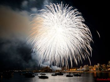 46-ой Международный конкурс фейерверков на Коста Брава, 2016 - Пиротехника FIREWORKS LIETO S.R.L, провинция Неаполь, Италия / 46e Concurs Internacional de Focs D'artifici de la Costa Brava, 2016 - Pirotecnia FIREWORKS LIETO S.R.L, Provincia de Nápoles, Italia 