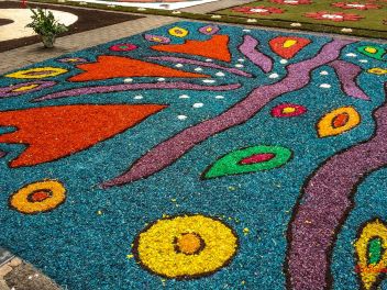 Фотоотчет: Ковры из цветов в Бланесе (Catifes de Flors de Corpus a Blanes / Las alfombras de flores del Corpus en Blanes), 2021