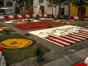 Фотоотчет: Ковры из цветов в Бланесе (Catifes de Flors de Corpus a Blanes / Las alfombras de flores del Corpus en Blanes), 2021