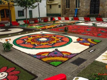 Фотоотчет: Ковры из цветов в Бланесе (Catifes de Flors de Corpus a Blanes / Las alfombras de flores del Corpus en Blanes), 2021