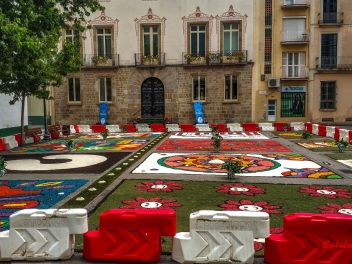 Фотоотчет: Ковры из цветов в Бланесе (Catifes de Flors de Corpus a Blanes / Las alfombras de flores del Corpus en Blanes), 2021