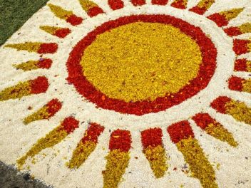 Фотоотчет: Ковры из цветов в Бланесе (Catifes de Flors de Corpus a Blanes / Las alfombras de flores del Corpus en Blanes), 2021