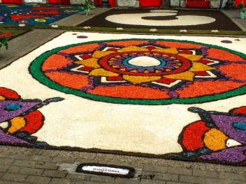 Фотоотчет: Ковры из цветов в Бланесе (Catifes de Flors de Corpus a Blanes / Las alfombras de flores del Corpus en Blanes), 2021