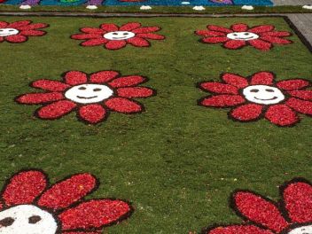 Фотоотчет: Ковры из цветов в Бланесе (Catifes de Flors de Corpus a Blanes / Las alfombras de flores del Corpus en Blanes), 2021