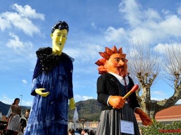 Праздник в честь Сан Антонио в Англесе (Anglès) 2017:выставка машин,тракторов