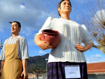Праздник в честь Сан Антонио в Англесе (Anglès) 2017:выставка машин,тракторов