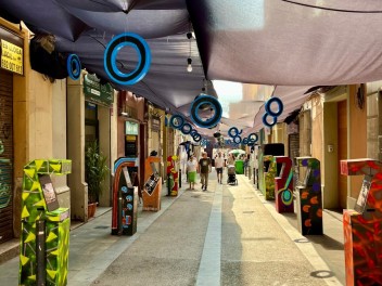 Улица Берга (Carrer de Berga) — «Бергатрон» (Bergatron) — Феста Майор де Грасиа 2025 (Festa Major de Gràcia 2025)