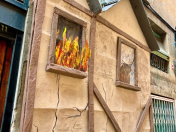 Улица Моцарт (Carrer de Mozart) — «Жордина: роза огня» (La Jordina: la rosa de foc) — Феста Майор де Грасиа 2025 (Festa Major de Gràcia 2025)