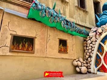 Улица Моцарт (Carrer de Mozart) — «Жордина: роза огня» (La Jordina: la rosa de foc) — Феста Майор де Грасиа 2025 (Festa Major de Gràcia 2025)