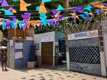 Пласа де ла Вила (Plaça de la Vila) — «Грасия, которую мы помним» (La Gràcia que anyorem) — Феста Майор де Грасиа 2025 (Festa Major de Gràcia 2025)