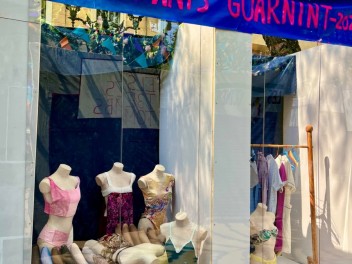 Пласа де ла Вила (Plaça de la Vila) — «Грасия, которую мы помним» (La Gràcia que anyorem) — Феста Майор де Грасиа 2025 (Festa Major de Gràcia 2025)