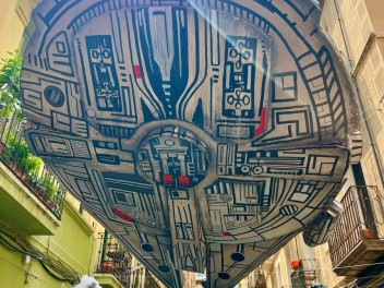 Улица Либертад (Carrer de Llibertat) — «Либертад против Империи» (Llibertat contra l’imperi) — Феста Майор де Грасиа 2025 (Festa Major de Gràcia 2025)