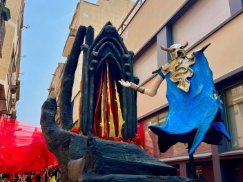 Улица Прогрес (Carrer del Progrés) — «ПрогреФок» (Progrefoc) — Феста Майор де Грасиа 2025 (Festa Major de Gràcia 2025)