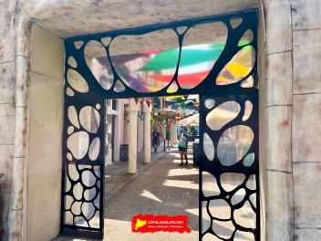 Улица Периль (Carrer de Perill) — «Архитектура жизни» (Arquitectura de la Vida) — Феста Майор де Грасиа 2025 (Festa Major de Gràcia 2025)