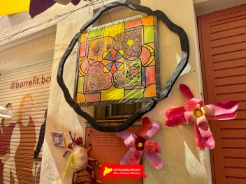 Улица Периль (Carrer de Perill) — «Архитектура жизни» (Arquitectura de la Vida) — Феста Майор де Грасиа 2025 (Festa Major de Gràcia 2025)