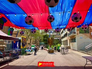 Пласа дель Побле Хитано (Plaça del Poble Gitano) — «Гитанская пеня Барсы» (Penya Barcelonista Gitana de Gràcia) — Феста Майор де Грасиа 2025 (Festa Major de Gràcia 2025)