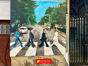 Улица Хоан Бланкес де Байш де Тот (Carrer de Joan Blanques de Baix de Tot) — «Битлз JBdbDt» (The Beatles JBdbDt) — Феста Майор де Грасиа 2025 (Festa Major de Gràcia 2025)