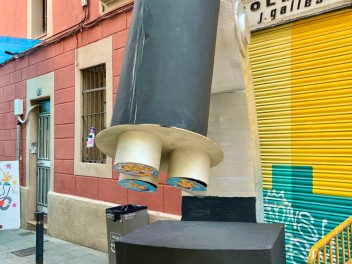 Улица Хоан Бланкес де Байш (Carrer de Joan Blanques de Baix) — «Лаборатория профессора Бланкеса» (El laboratori del Professor Blanques) — Феста Майор де Грасиа 2025 (Festa Major de Gràcia 2025)
