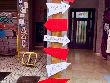 Улица Провиденсия (Carrer de Providència) — «Цирк Провиденсии» (El circ de Providència) — Феста Майор де Грасиа 2025 (Festa Major de Gràcia 2025)