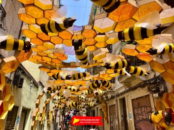 Улица Тордера (Carrer de Tordera) — «Улей» (Rusc) — Феста Майор де Грасиа 2025 (Festa Major de Gràcia 2025)