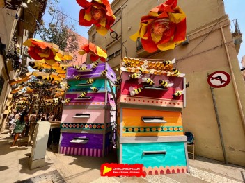 Улица Тордера (Carrer de Tordera) — «Улей» (Rusc) — Феста Майор де Грасиа 2025 (Festa Major de Gràcia 2025)