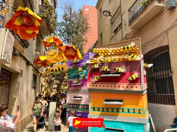 Улица Тордера (Carrer de Tordera) — «Улей» (Rusc) — Феста Майор де Грасиа 2025 (Festa Major de Gràcia 2025)