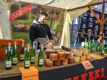 Фестиваль Сан Антонио в Англесе, 2019: Магазины и палатки с натуральными продуктами на улице Индустриальной (часть #3)