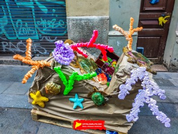 Улица Берга (Carrer de Berga): «Подводный мир» — прогулка по морскому дну (‘El fons del mar’. Un passeig pel fons marí) - Феста Майор де Грасиа 2024 (Festa Major de Gràcia 2024)